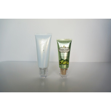 Tube en plastique. Tube souple. Tuyau flexible pour l’emballage cosmétique (AM14120227)